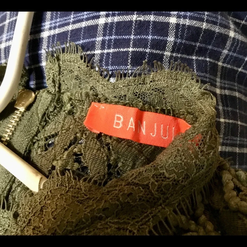 NWOT BANJUL Olive Green Short Sleeve Zip Up Back Crop Top